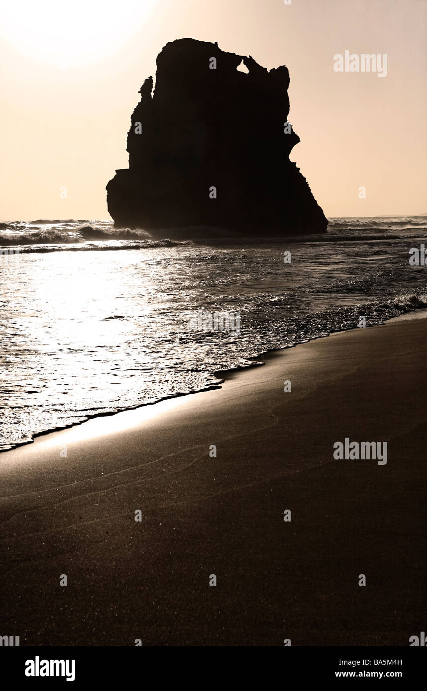 Silhouette einer Küstenstadt Rock Stapel Great Ocean Road Victoria Australien Stockfoto