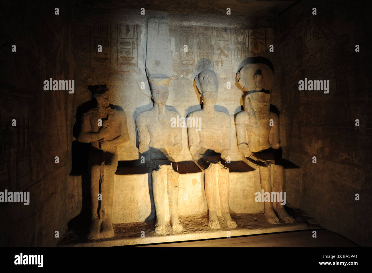 Ägypten Abu Simbel Tempel des Ramses II Innern vier Statuen des Allerheiligsten Stockfoto