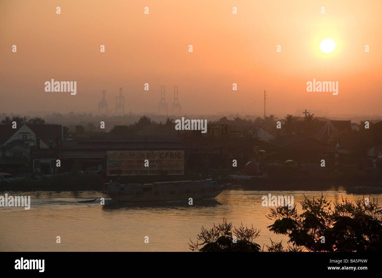 Sonnenaufgang über den Fluss Saigon in Ho-Chi-Minh-Stadt-Vietnam Stockfoto
