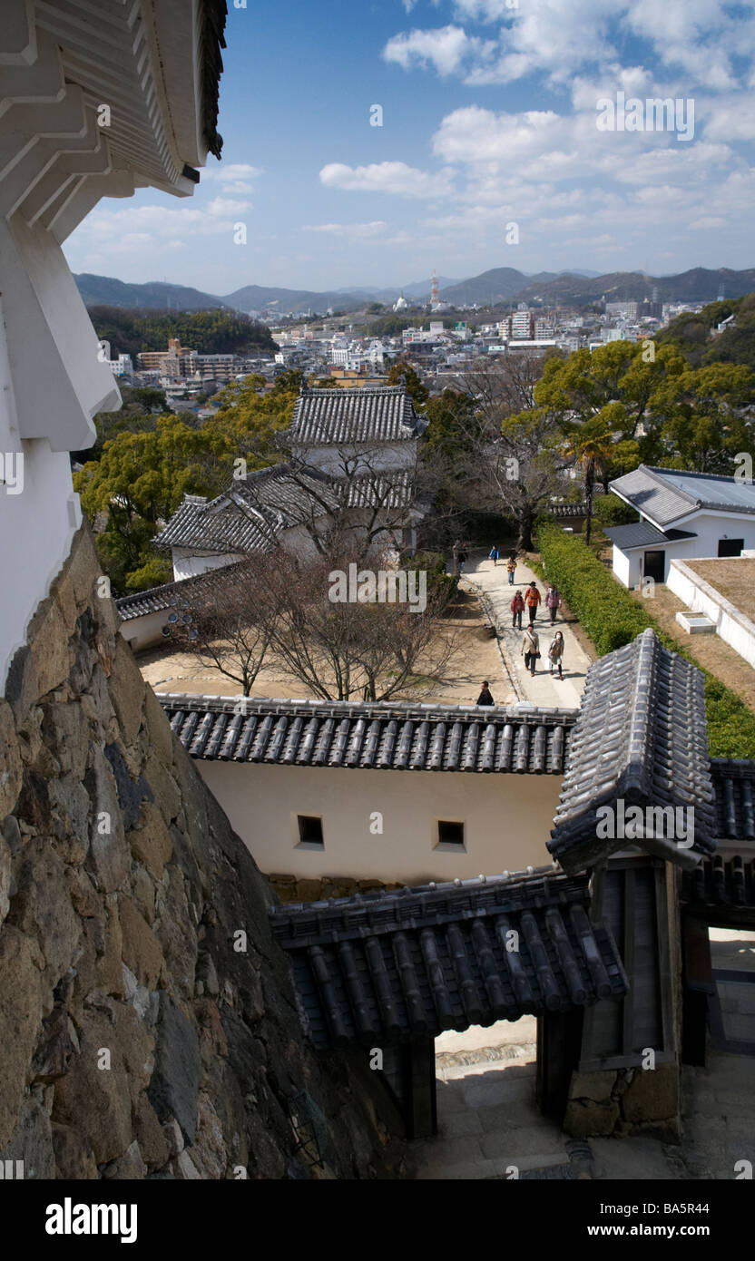 Ein Blick über die Mauern der Burg Himeji, Himeji, Japan Stockfoto