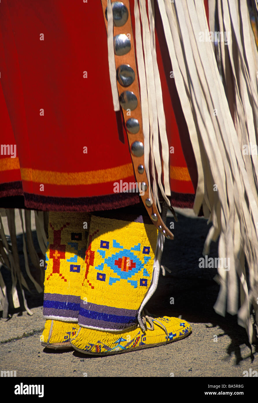 Kostüm-Detail der Tänzerin bei Crow Fair Powwow in Montana Stockfoto