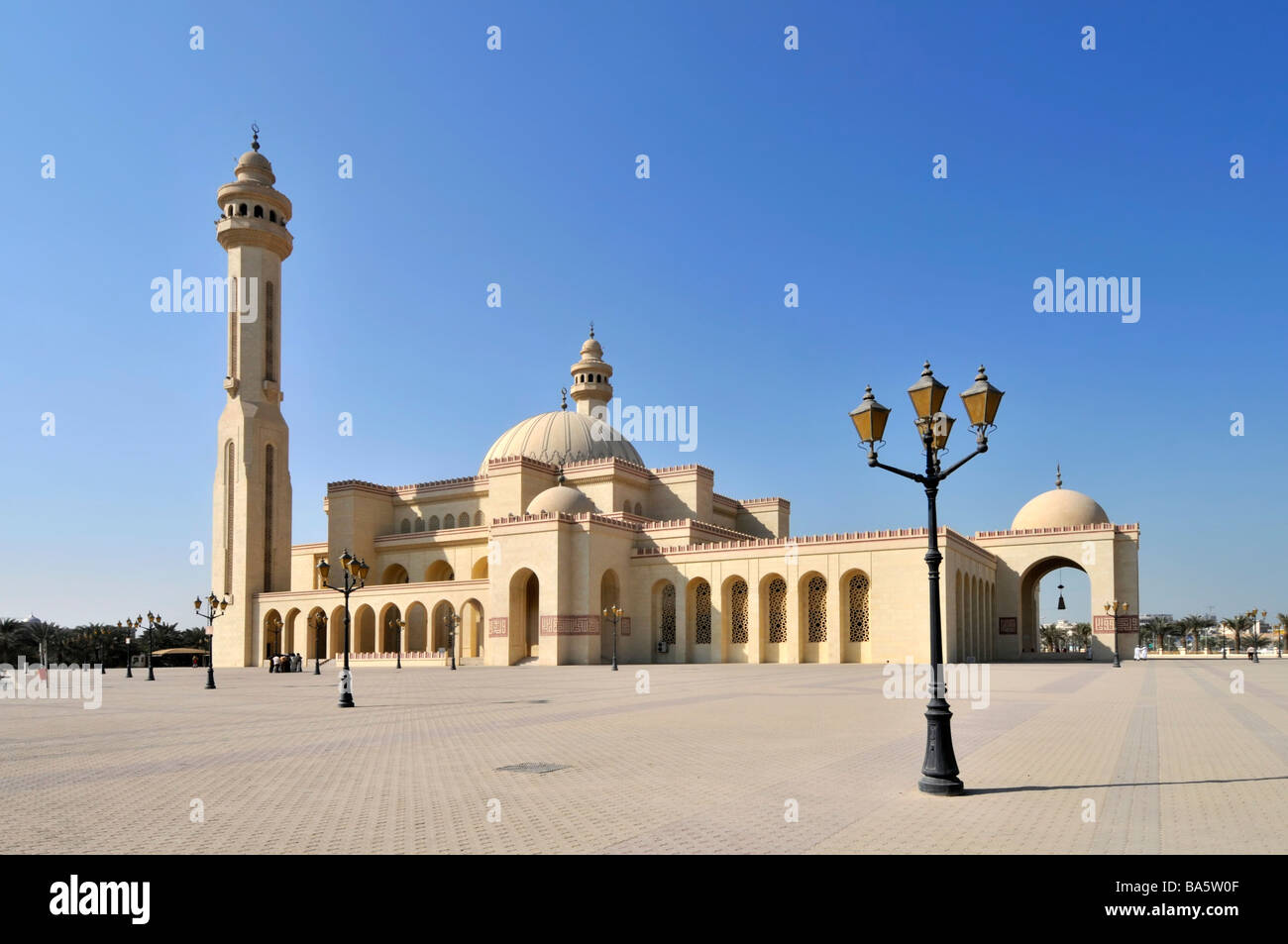 Manama Bahrain Stadtlandschaft die große Moschee, die den Persischen Golf in Asien baut Stockfoto