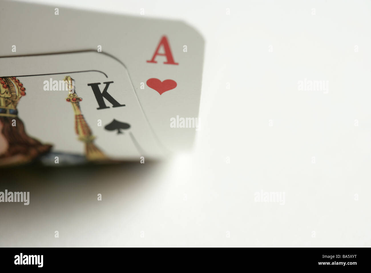 Spielkarten Ass König legt die Tabelle Detail Serie Karten zwei Herz Pik Symbol Spielkarte Spiel Glücksspiel Poker Poker-Karten Trumpf Stockfoto