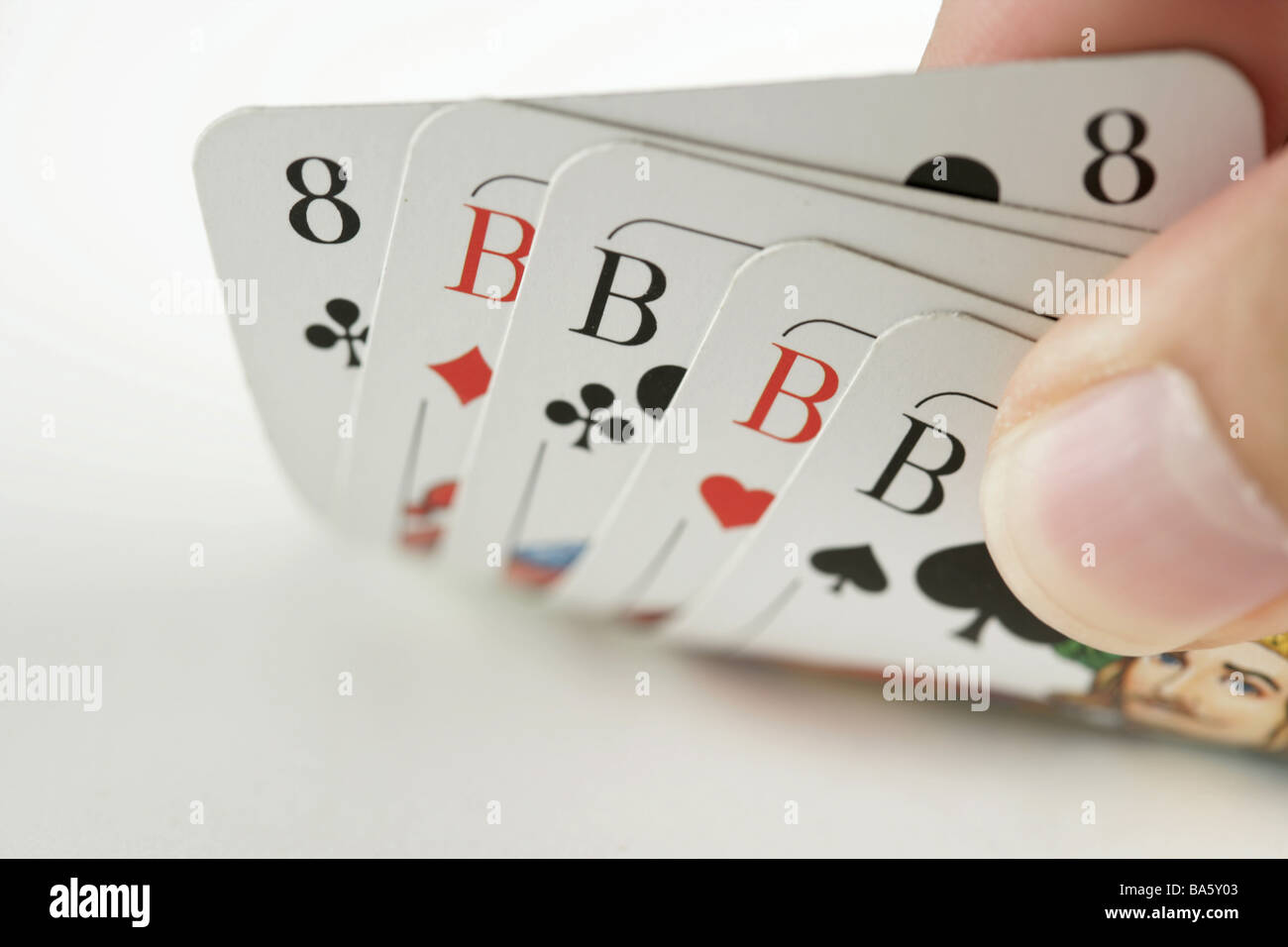 Spielkarten jungen, die acht der Tabelle Detail legt Serie Karten zwei Pik-Herz Kreuz Quadrat, symbol Spielkarte Spiel spielen poker Stockfoto