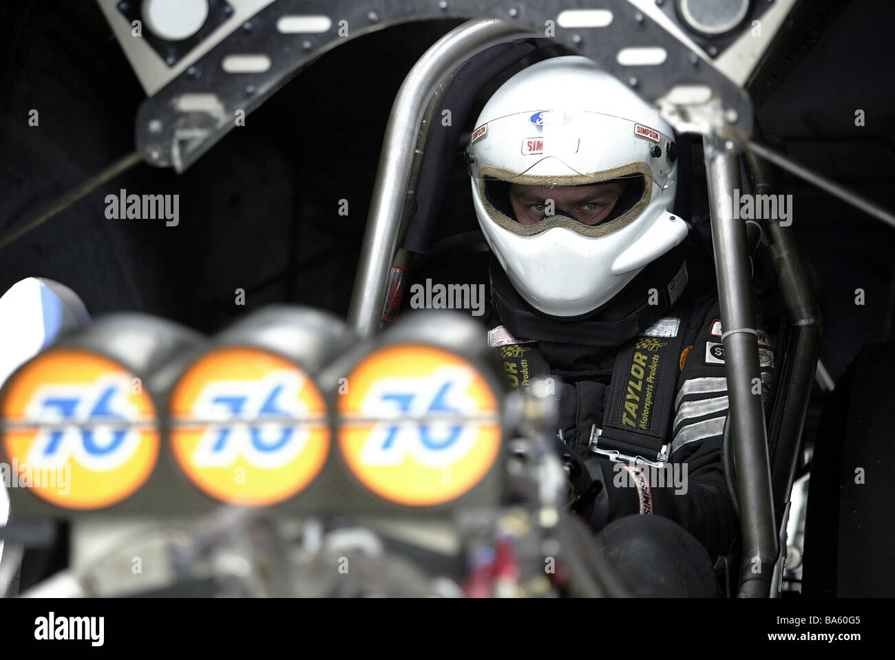 Motoring Drag-Racing-Dragster Treiber Technologie Ansaugbrücke keine Eigenschaft Version Sport auto motor Auto-Rennen racing Fahrzeug Stockfoto