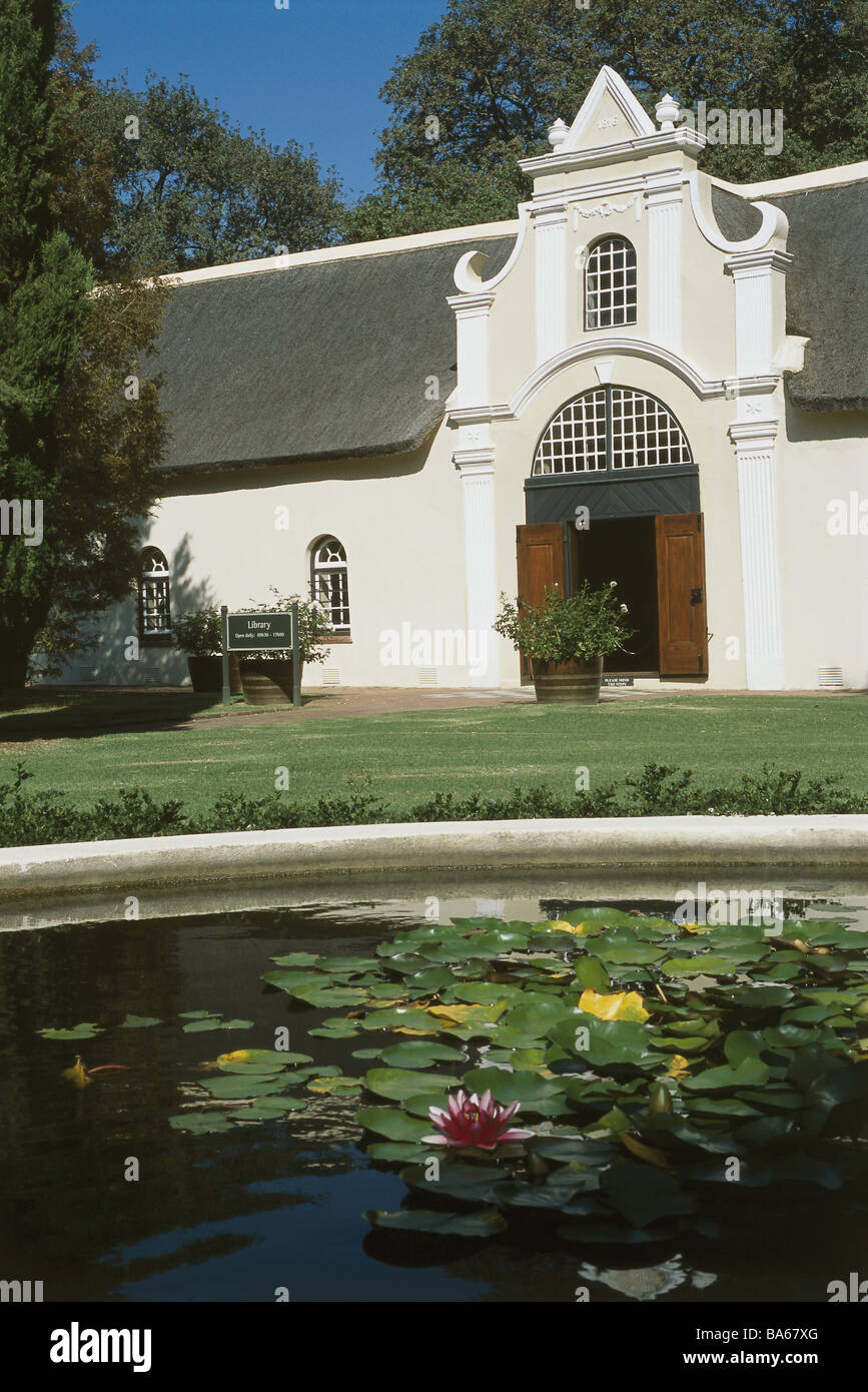 Südafrika Provinz West-Kap Franschhoek Wine Route Weingut Vergelegen Bibliothek Teich Afrika Kap-Provinz Wirtschaft Stockfoto