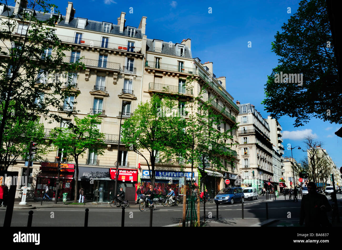 Paris Frankreich, Allgemeine Ansicht, Straßenszene, Wohngebäude im 11. Bezirk 'Ave de la Republique' Altstadt Französisch Wohngebäude, Fassaden, Straße Paris, Stockfoto