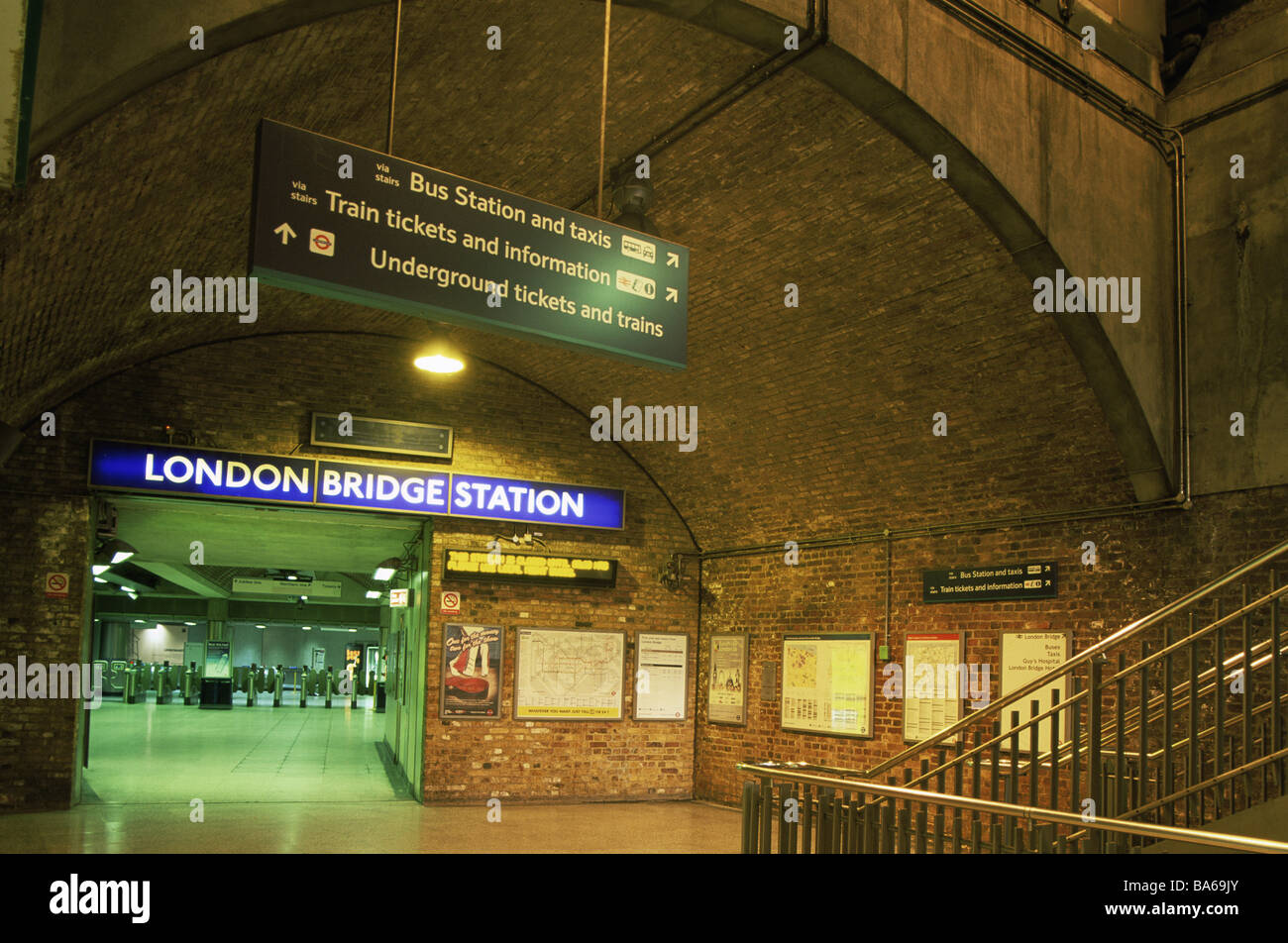 Großbritannien London U-Bahnstation "Brücke Station" Menschen-leeren England Hauptstadt U-Bahnbahnhof Bahnhof stoppen u-Bahn-Strecke Stockfoto