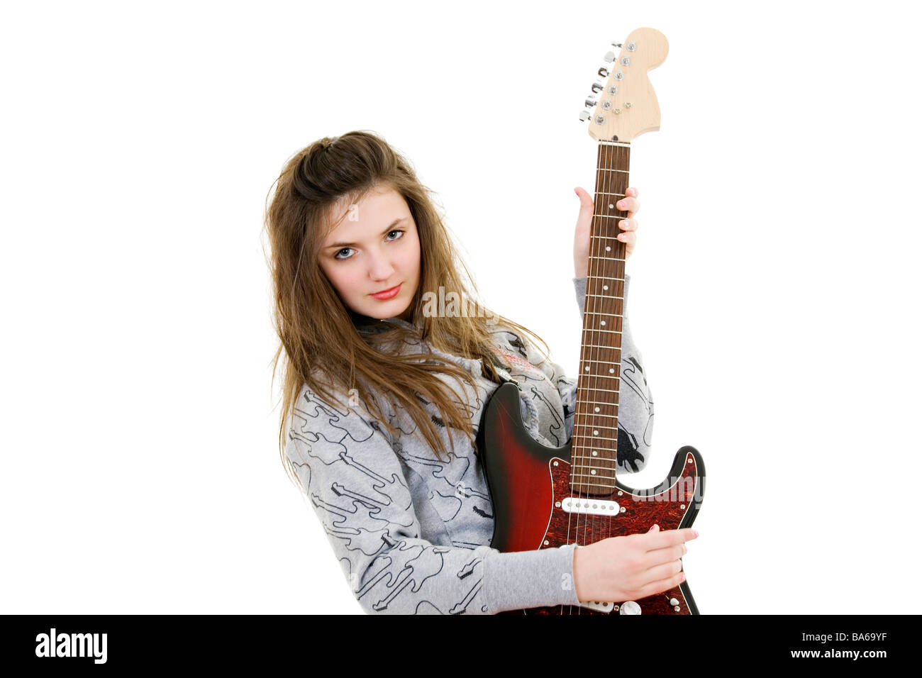Kaukasische Teenager posiert wie ein Punk-Rocker auf weißem Hintergrund Stockfoto