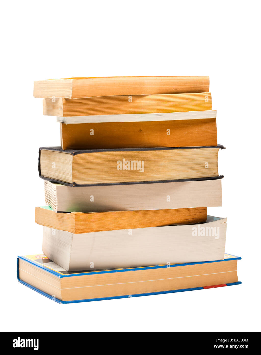 Bücher - Stapel alter Bücher auf weißem Hintergrund Stockfoto