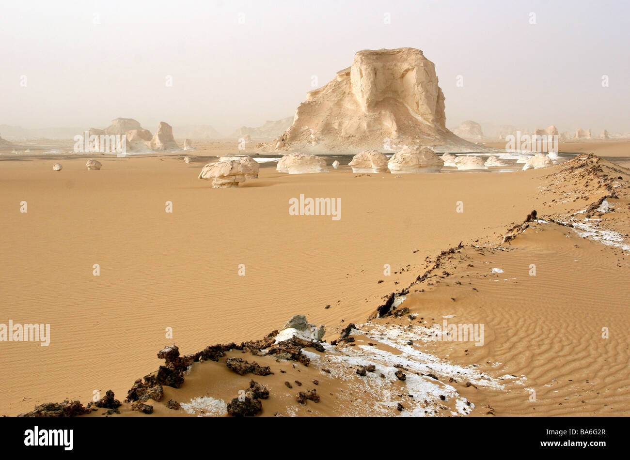 Ägypten-Libysche Wüste Felsformationen Natur Leben negativ Vegetation lose erhitzen Trockenheit staubigen sandigen weißen Wüste Felsen Stockfoto