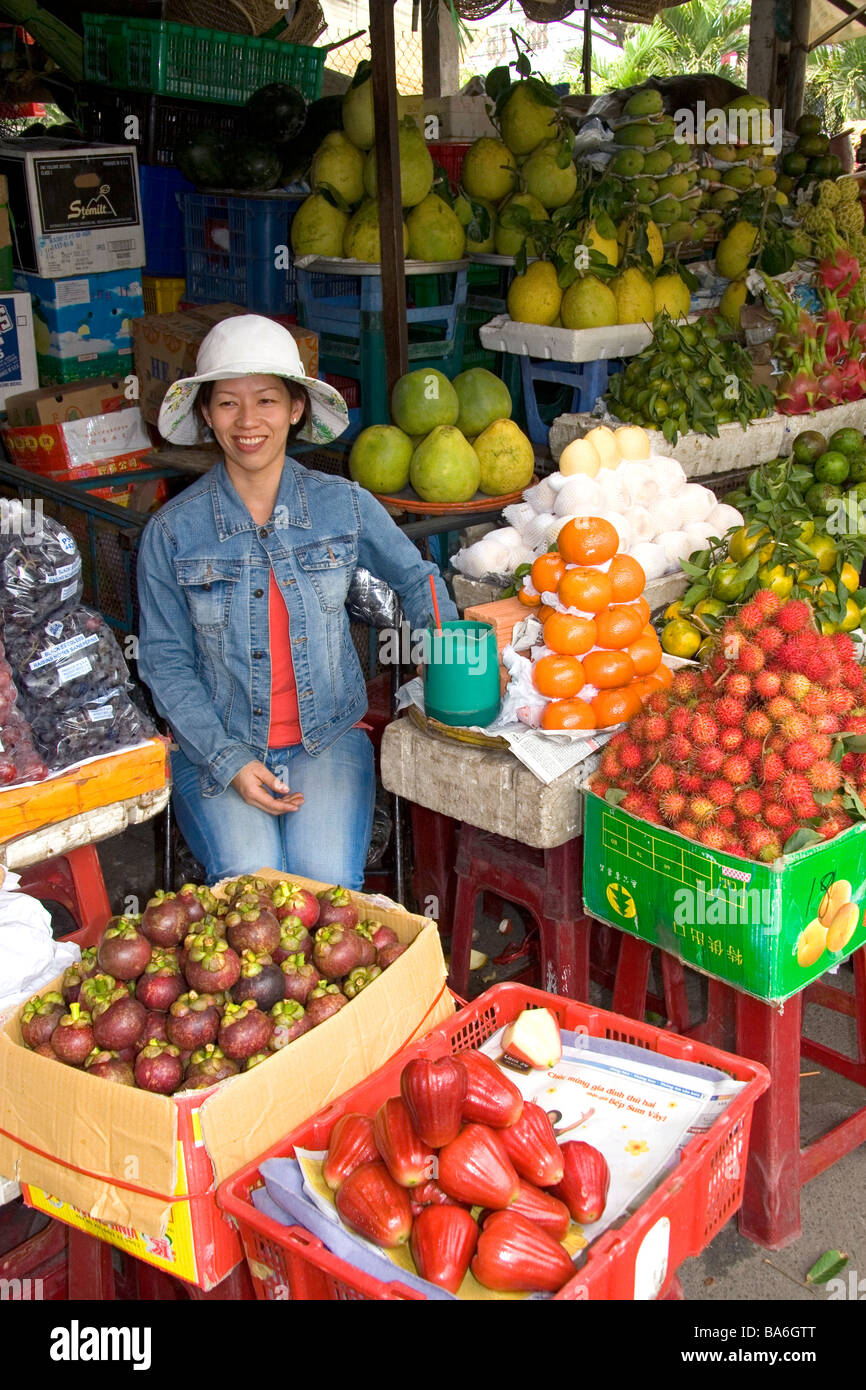 Verkauf von Produkten auf dem Markt in Cholon Bezirk von Ho-Chi-Minh-Stadt Vietnam Lieferanten Stockfoto