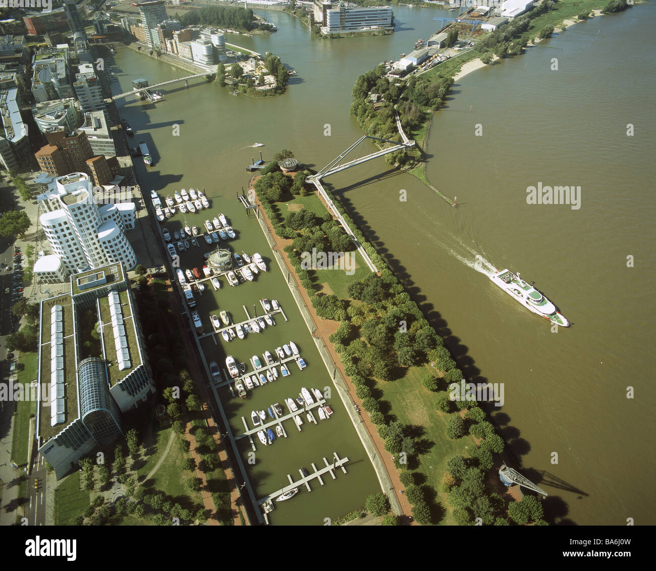 Deutschland-Nordrhein-Westfalen-Düsseldorf-Medienhafen WDR Sendehaus Gehry-Häuser Marina Stadt Gebäude Konstruktionen Stockfoto