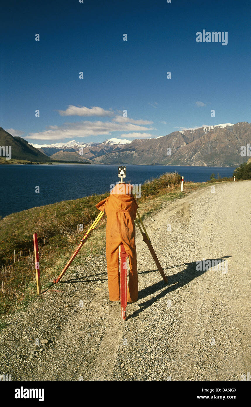 New Zealand Highland-Welle Meer Küste-Straße Vermessung-Gerät Schutz Arbeit-Overalls Landschaft Straße Vermessung Stockfoto
