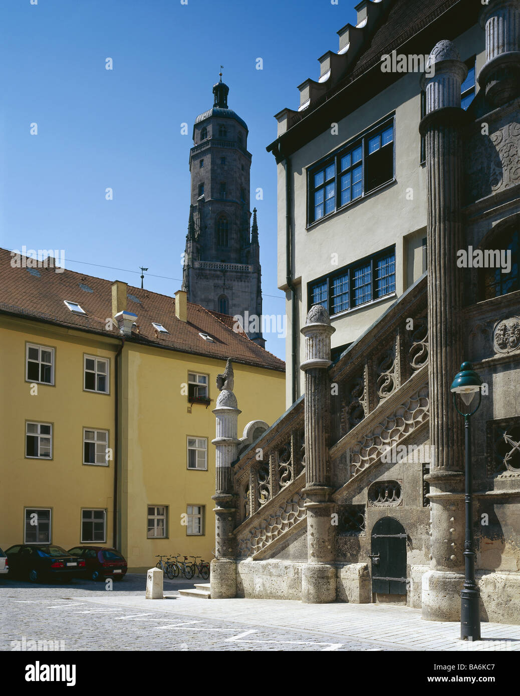 Deutschland-Bayern-Nördlingen Altstadt Rathaus frei-Stairway Hotel Stadtkirche St. Georg Detail Kirchturm "Daniel" Romantische Stockfoto