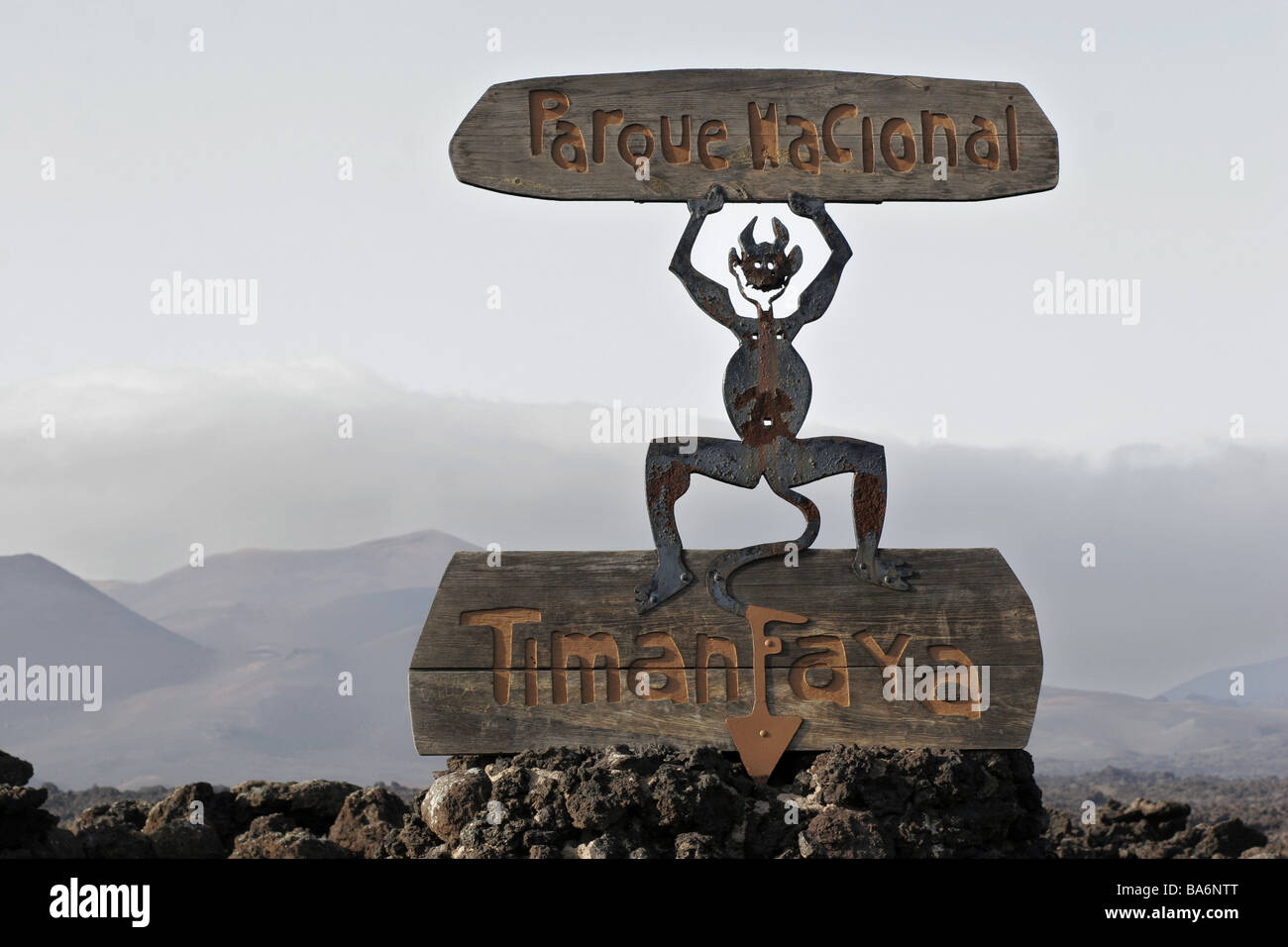 Spanien Kanaren Insel Lanzarote Parque Nacional de Timanfaya Zeichen Teufel Europa Ziel aus den Augen-Nationalpark Reservierung Stockfoto