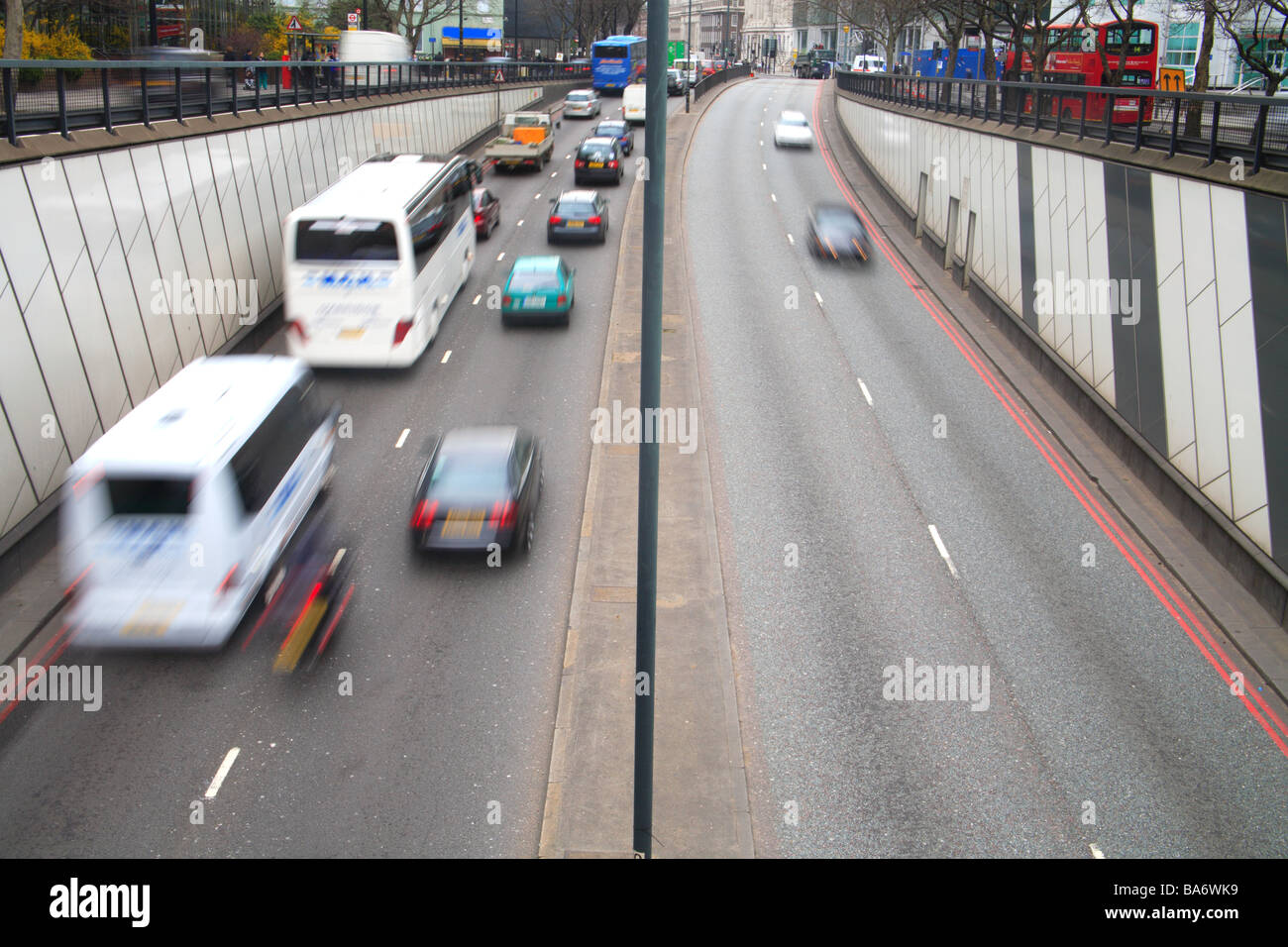 London-Viadukt Straße zweispurigen Verkehrsstaus beschäftigt Stockfoto