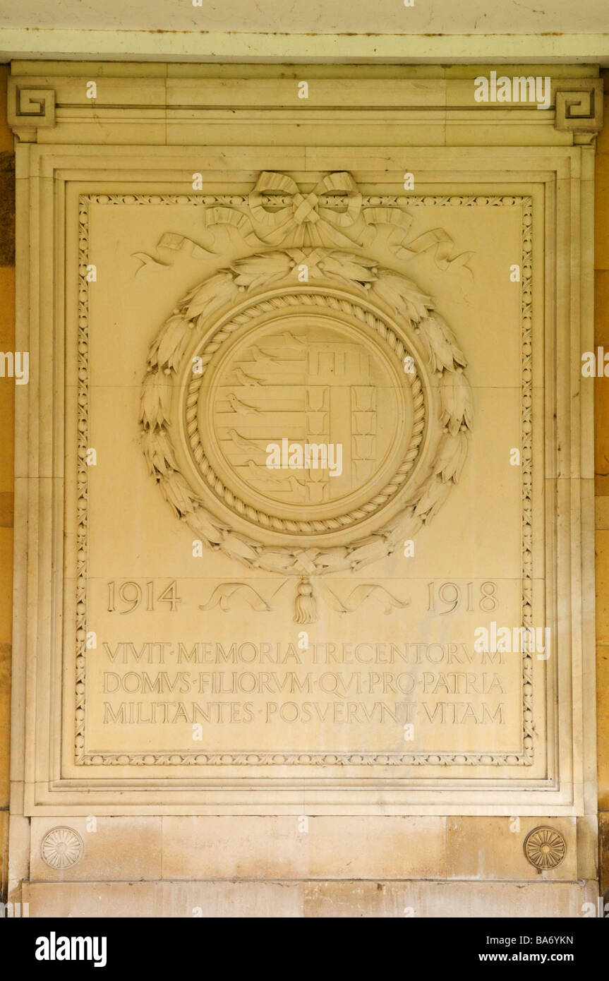 Ersten Weltkrieg Memorial mit lateinische Inschrift am Pembroke College in Cambridge England UK Stockfoto