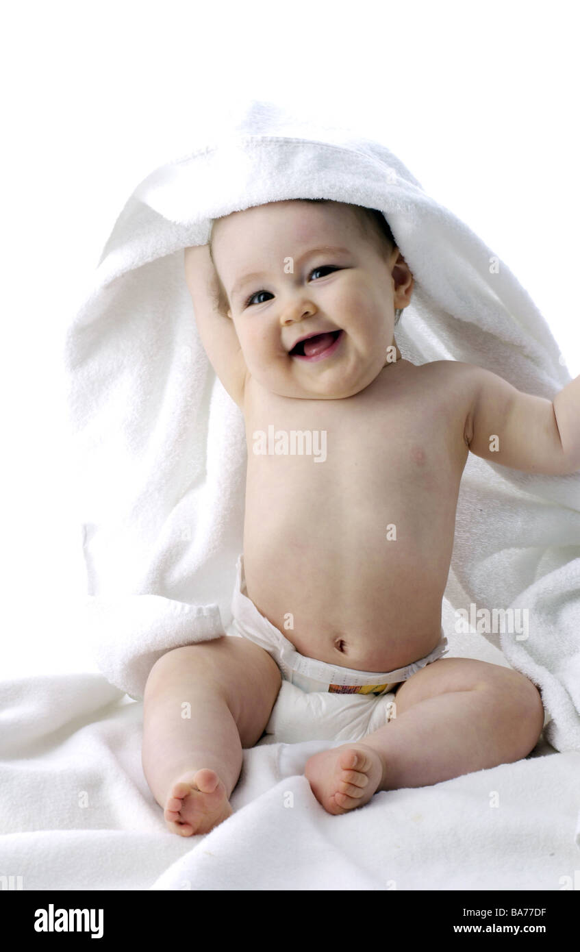 Sitzt baby nackte Windel fröhlich Geste Handtuch Menschen Kind Kleinkind  Kind lacht amüsiert Blick Kamera glücklich Kindheit 6-12 Stockfotografie -  Alamy