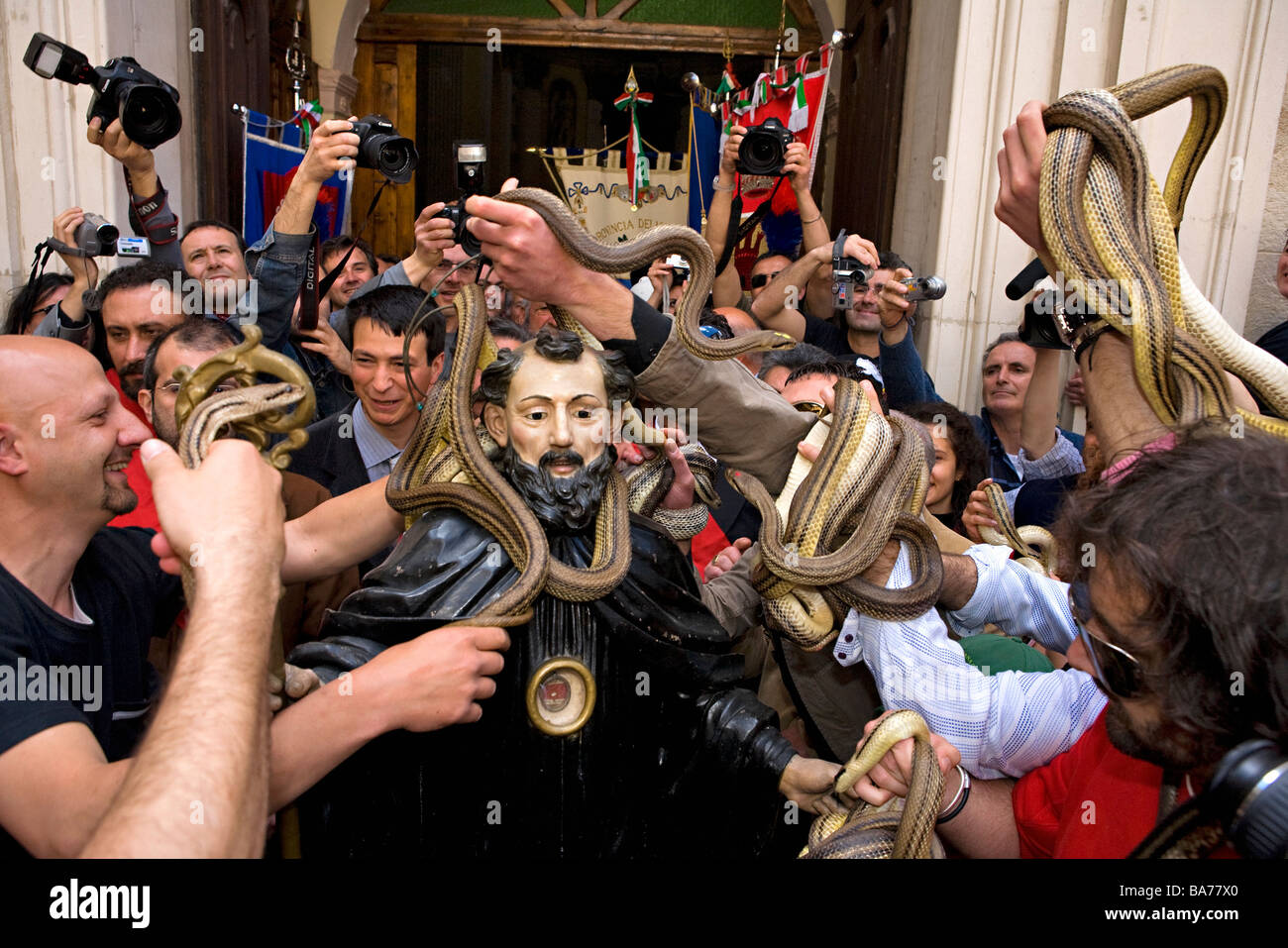 Italien, Abruzzen, Cocullo, das religiöse fest Serpari (Schlange) Stockfoto