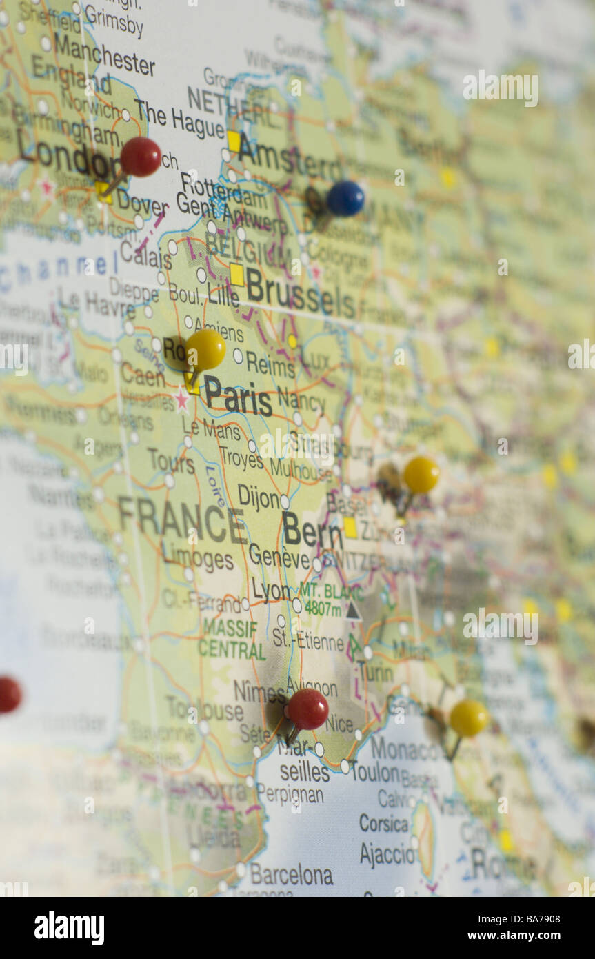 Karte Europa Städte Stifte Karte Central Europa Frankreich Schweiz Italien Niederlande Großbritannien England Nadeln Pins Markierungen Stockfoto