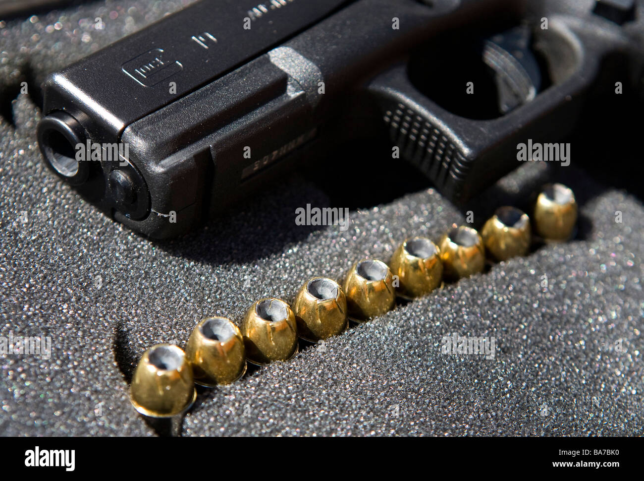 12. April 2009 Frederick Maryland A Glock 9 mm Pistole und Munition Stockfoto