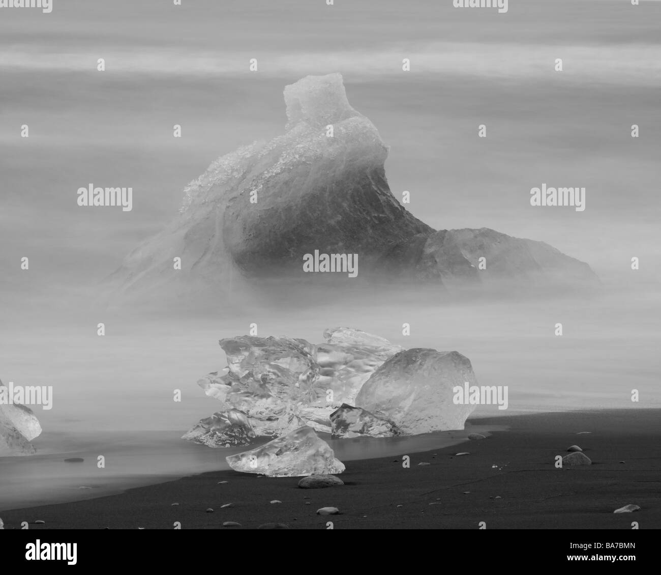 Gletschereis Formationen am schwarzen Sandstrand Strand, Breidamerkursandur Sander Ebene, Ost-Island Stockfoto