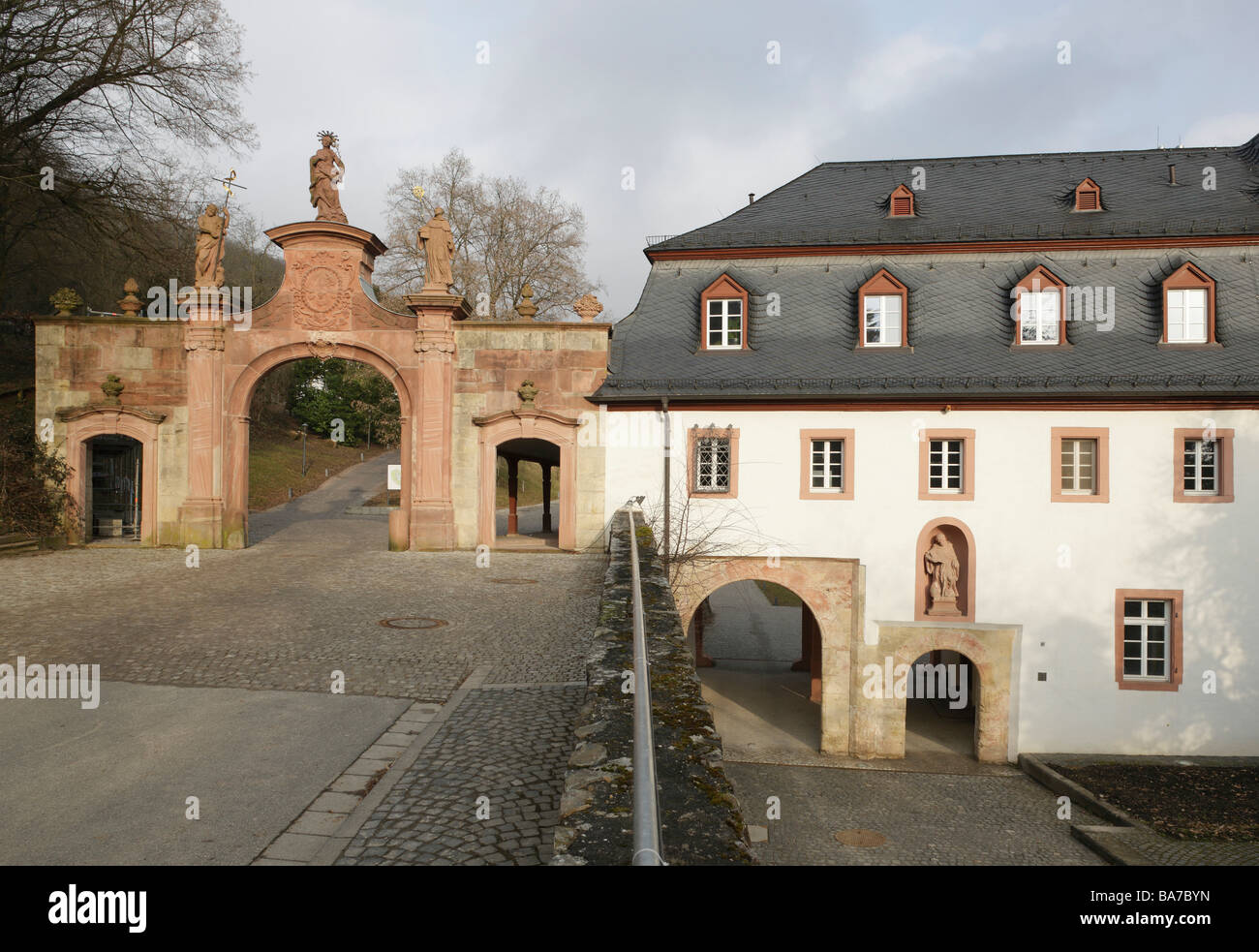 Kloster Eberbach, Zisterzienserkloster, Pfortenhaus Mit Romanischer Und Barocker Toranlage Stockfoto