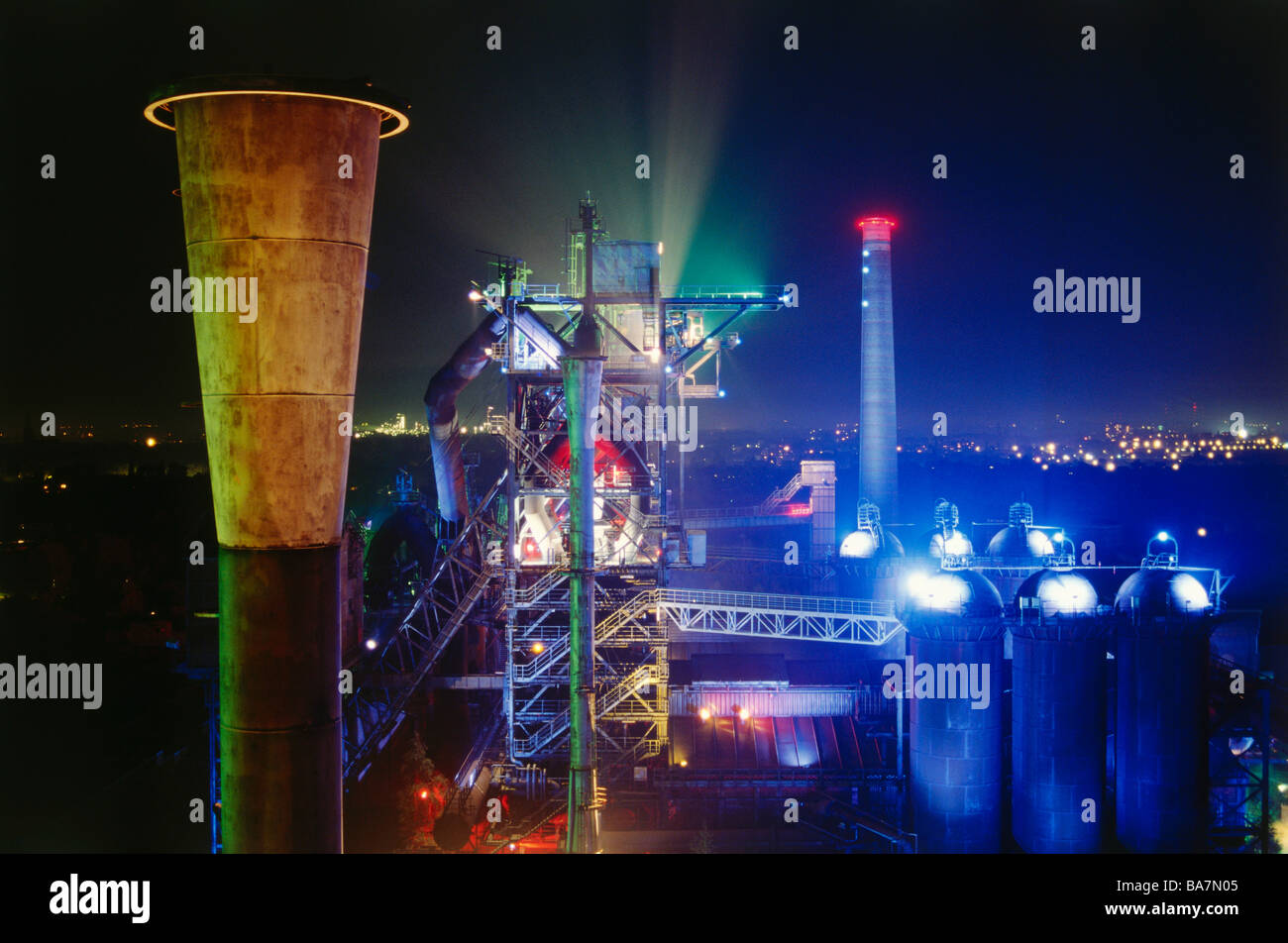 Meiderich Stahlwerk in der Nacht, öffentlichen Park, Landschaftspark Nord, Duisburg, Ruhrgebiet, Ruhrtal, Nordrhein-Westfalen, Deutschland Stockfoto