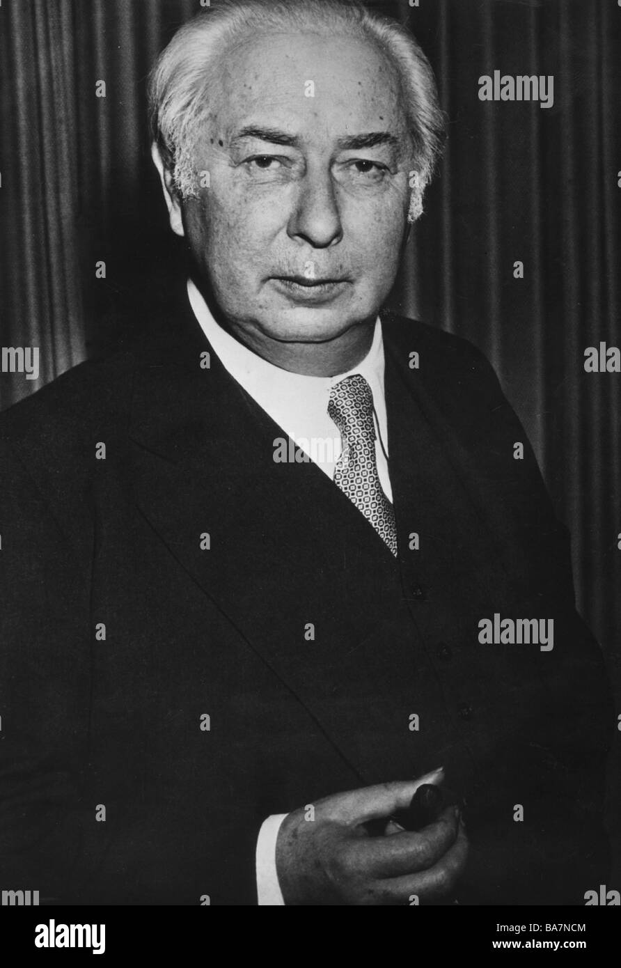 Heuss, Theodor, 31.1.1881-12.1963, Deutsche Politische (FDP), Staatspräsident 12.9.1949 - 12.9.1959, halbe Länge, 30.1.1956, Stockfoto