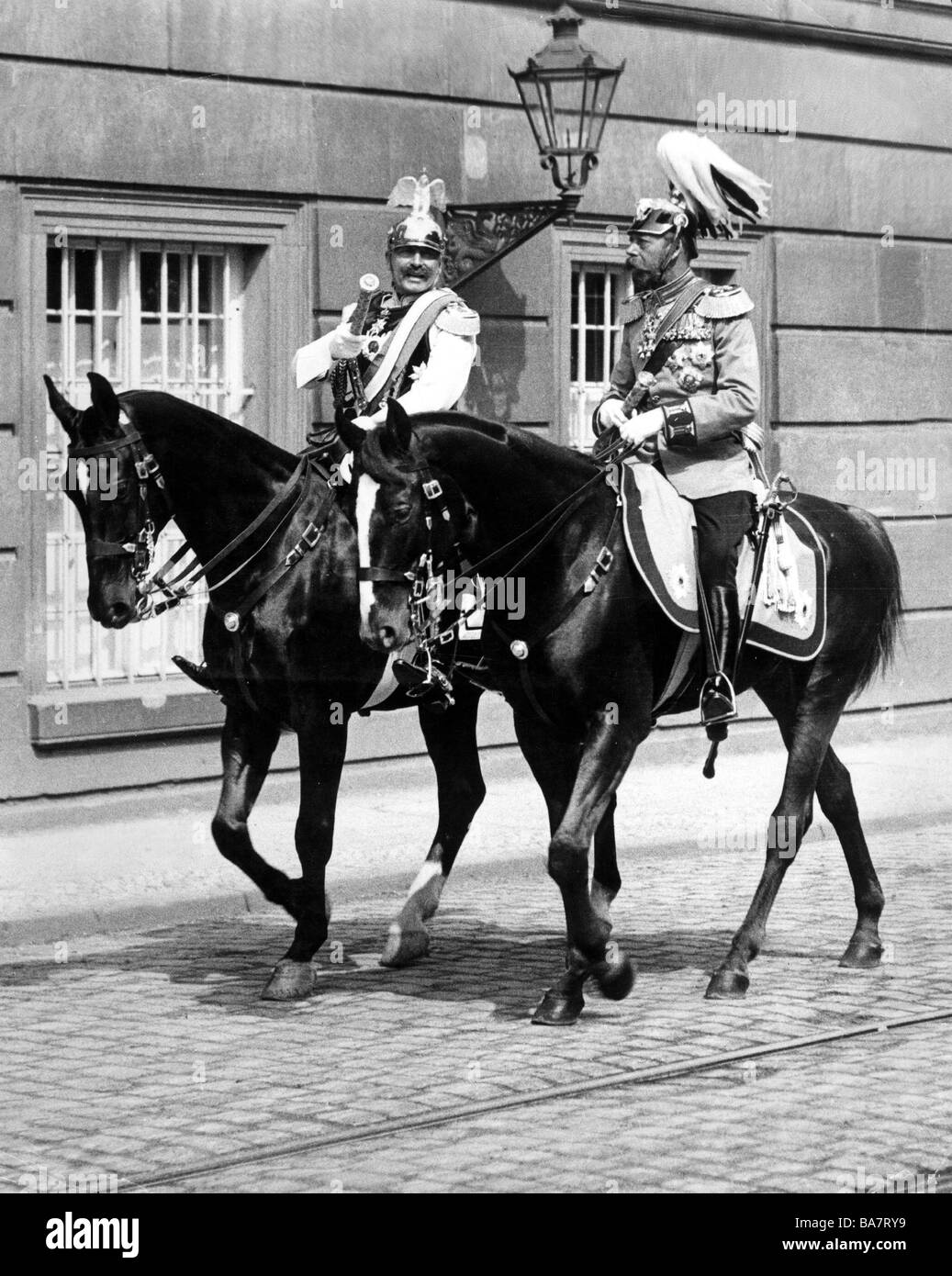 William II., 27.1.1859 - 4.6.1941, deutscher Kaiser 15.6.1888 - 9.11.1918, Reiten mit König Georg V. von Großbritannien, Berlin, 1913, Stockfoto