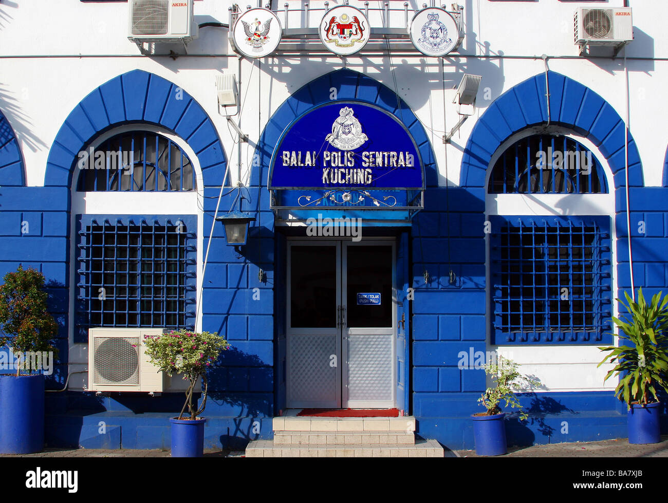 Der zentralen Polizeistation in Kuching Sarawak mit einem Hinweis in Bahasa Malay besagt Balai Polis zentrale Stockfoto