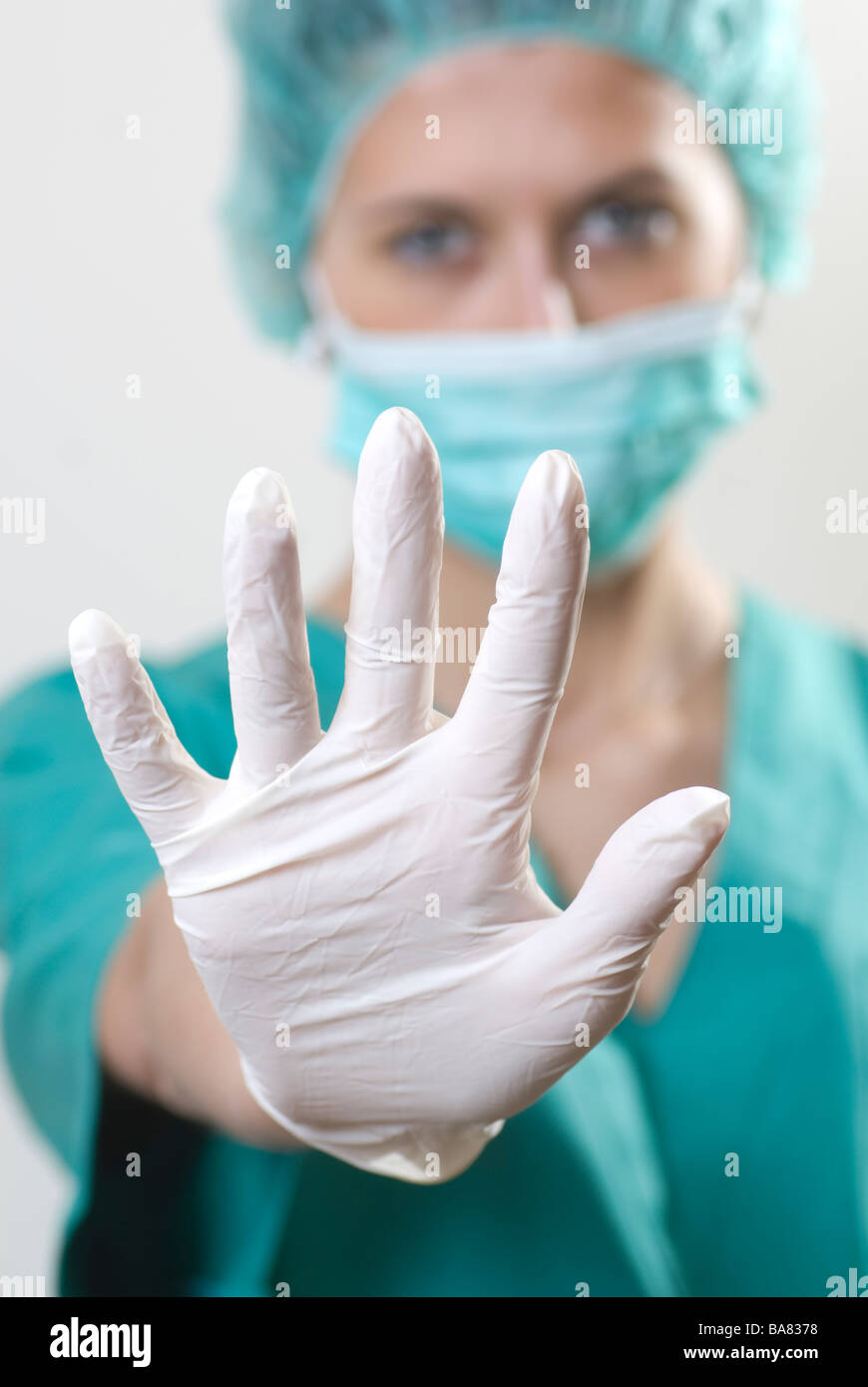 Arzt mit Stop Handbewegung Stockfoto