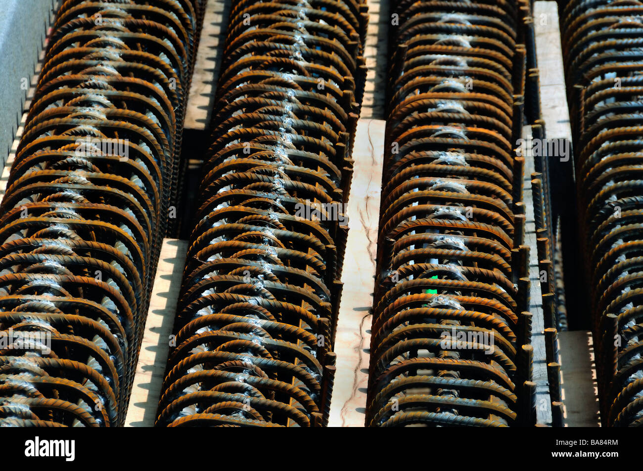 "Baustoff", Detail "Baustelle" Metallträger Stangen Stockfoto