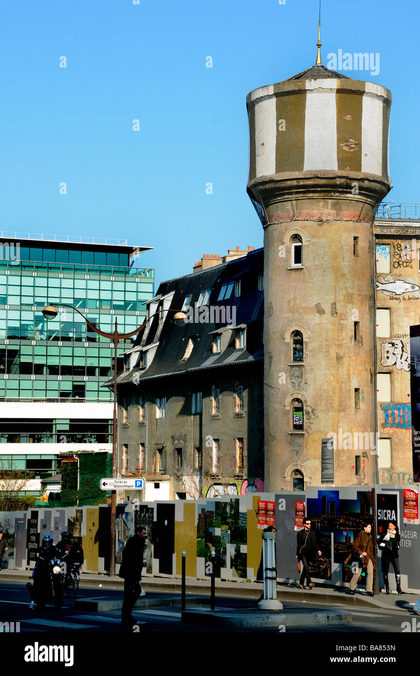 Paris Frankreich, Straßenszene, alter Industriearchitektur, Künstler hocken, "Les Frigos" in "Paris Rive Gauche" Stockfoto