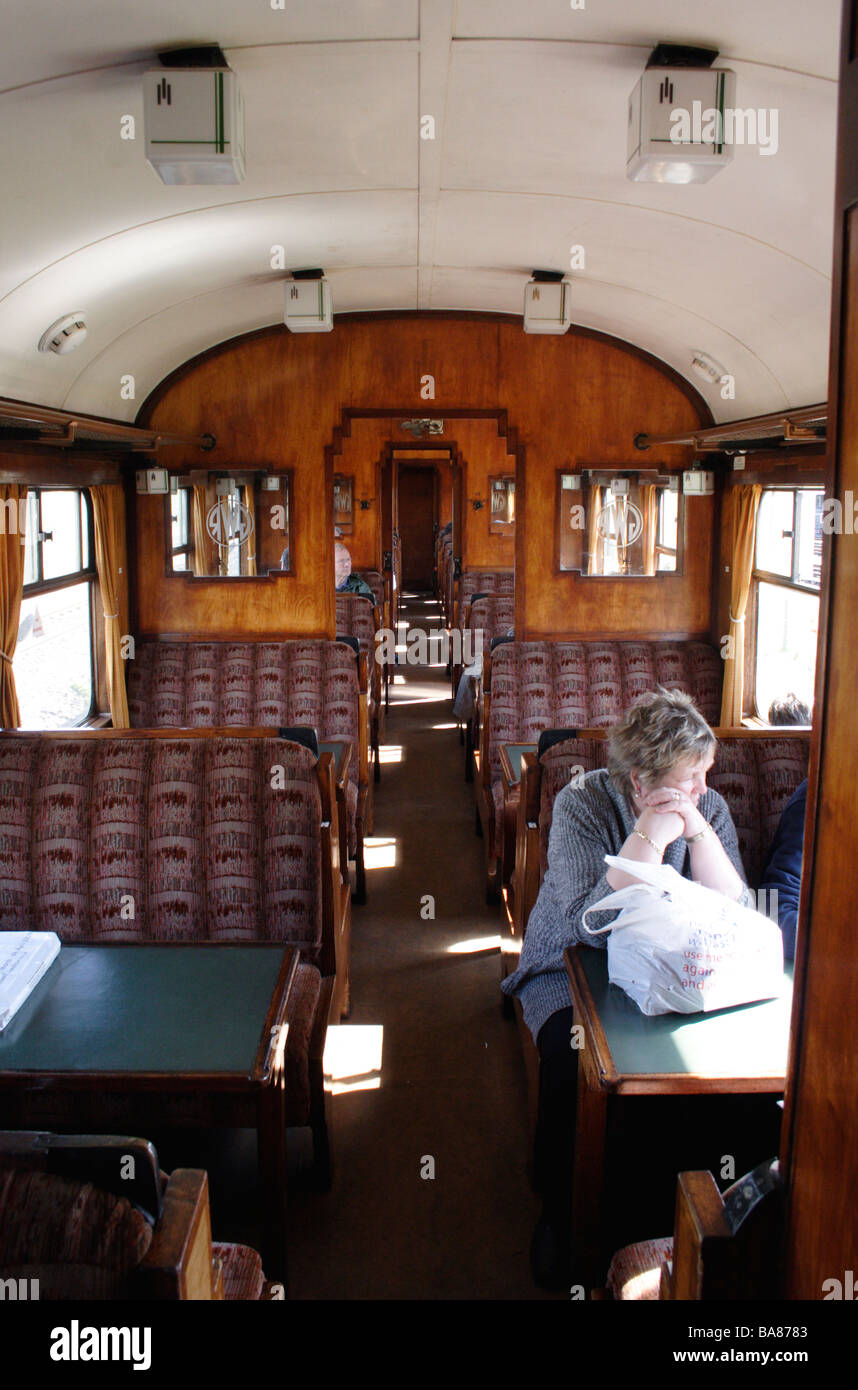 Collett Ausflug dritte Klasse Wagen 1937 innen Didcot Railway Centre April 2009 Stockfoto