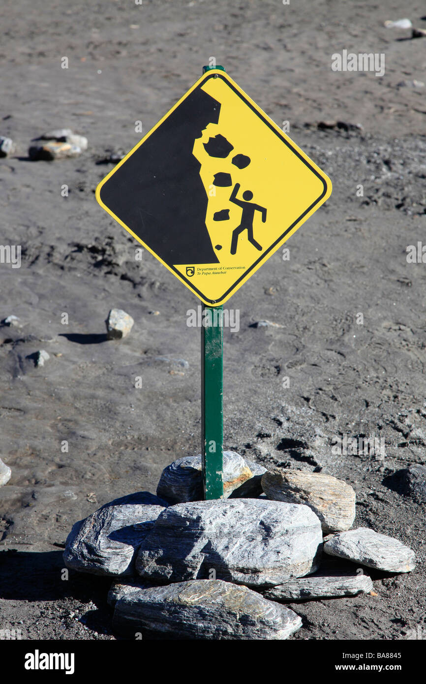 "Steinschlag" Gefahr Warnung Straße Zeichen, Fox Glacier, West Coast, Südinsel, Neuseeland Stockfoto