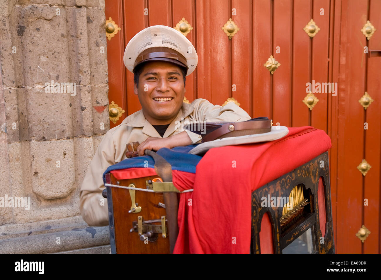 Straße Muscian spielen Harmonipan Mexico City, Mexiko Stockfoto