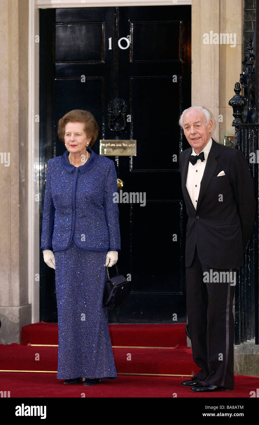 Ehemaliger Premierminister Baronin Margaret Thatcher und ihr Ehemann Denis Thatcher besuchen ein Abendessen in der Nummer 10 Downing Street Stockfoto