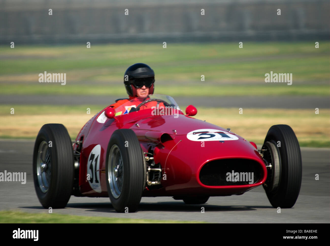 Ein 1953 Maserati 250F Rennen bei einem Shell Historic Challenge-Rennen Stockfoto