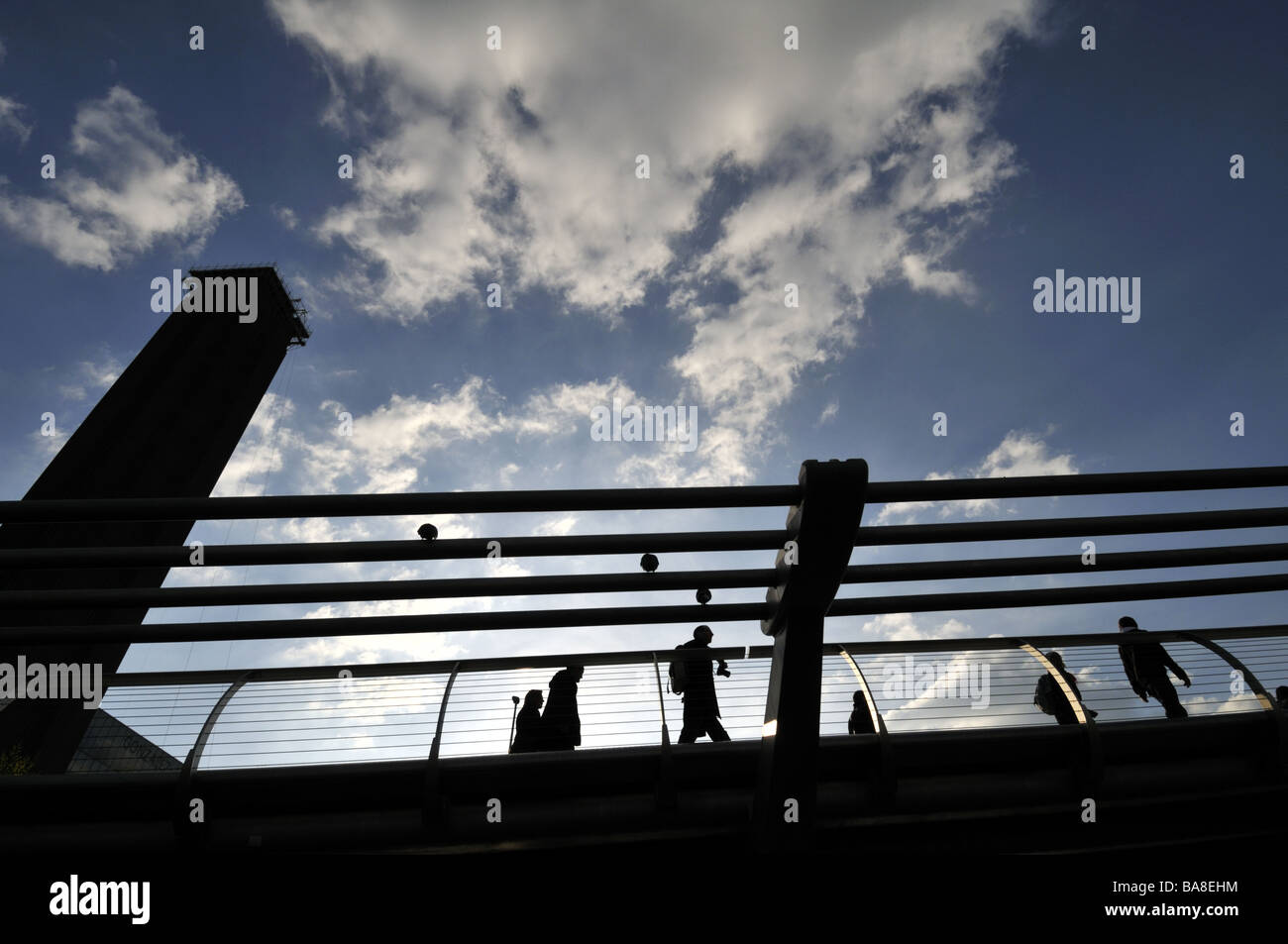 Londoner Millennium Bridge silhouette Stockfoto
