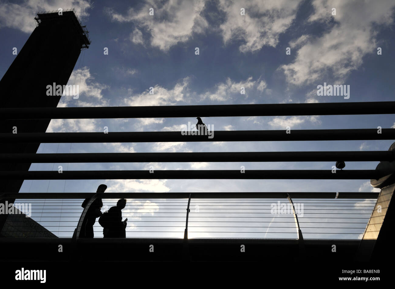 Londoner Millennium Bridge silhouette Stockfoto