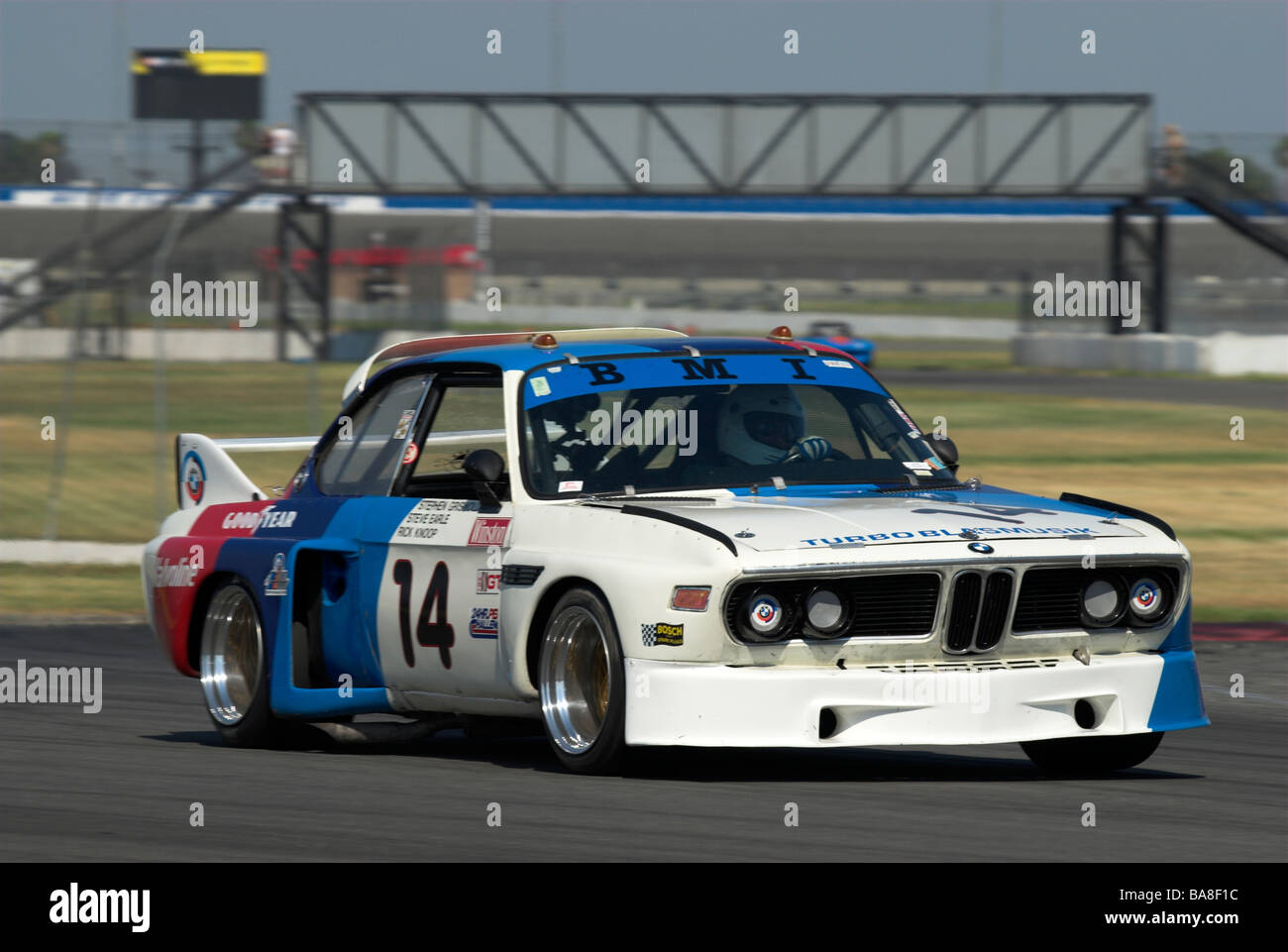 Ein 1972 BMW CSL-Rennen auf dem Auto Club Speedway in Fontana, Kalifornien, USA Stockfoto