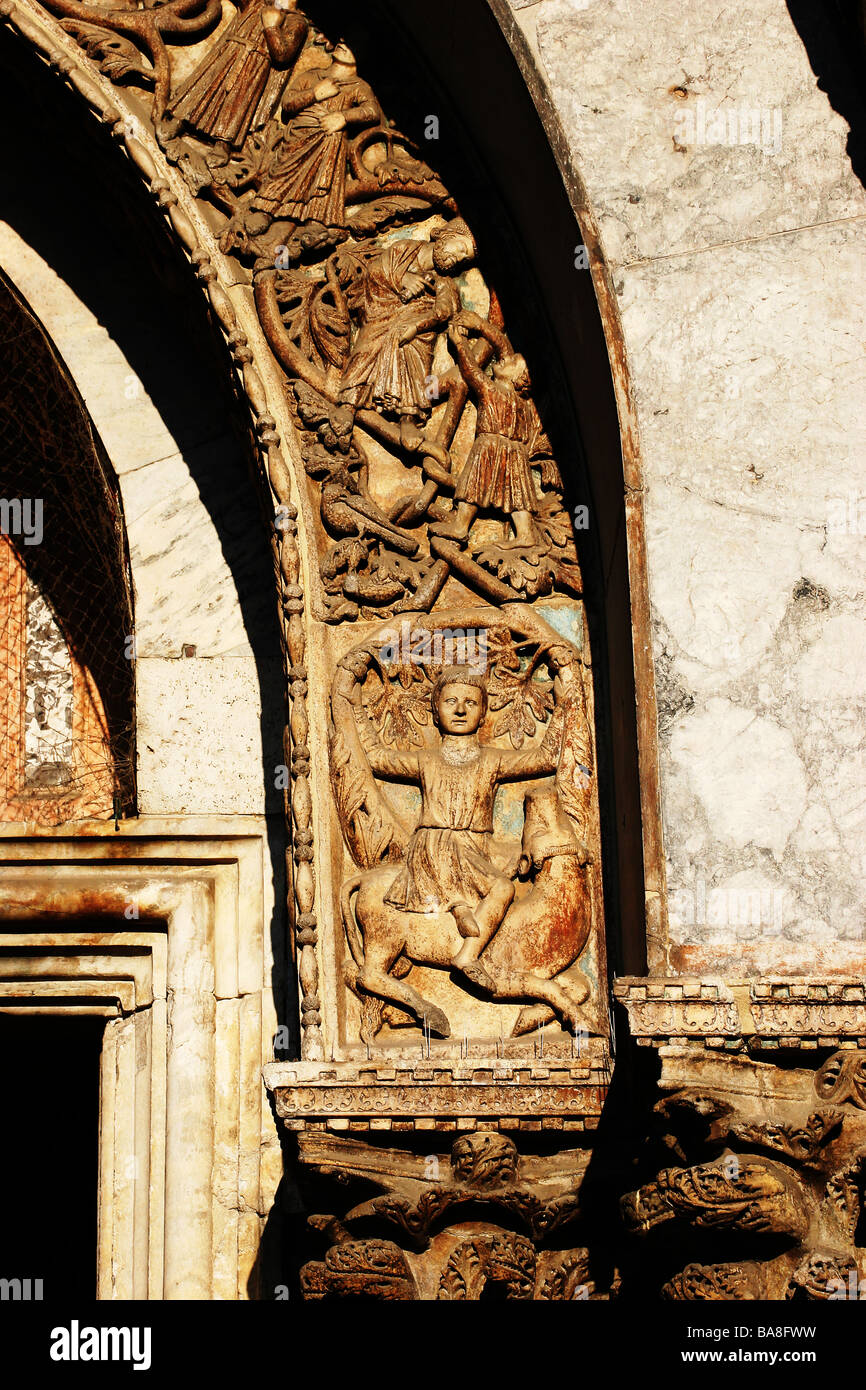 Detail der venezianischen byzantinischen Architektur von San Marco Basilika (Basilica di San Marco a Venezia) Venedig Italien Stockfoto