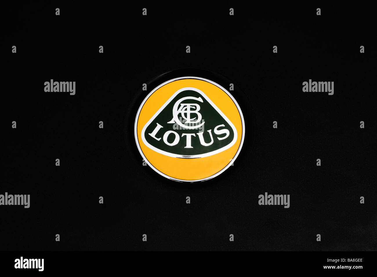 Lotus Auto Hersteller Abzeichen / Logo auf schwarze Karosserie Stockfoto