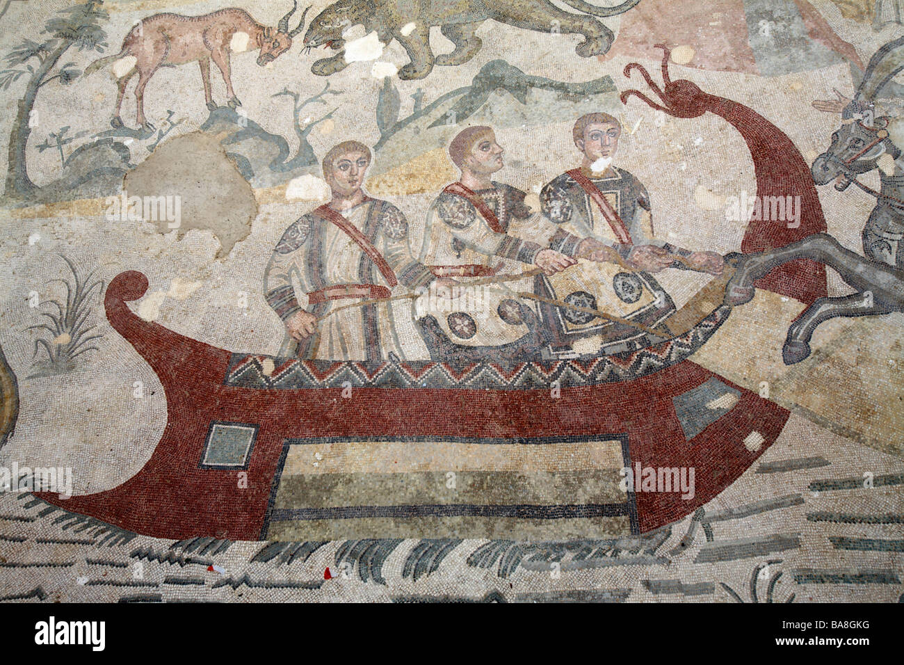 Römische Mosaiken des Segelns Schiff in Villa del Casale, Piazza Armerina, Sizilien, Italien Stockfoto