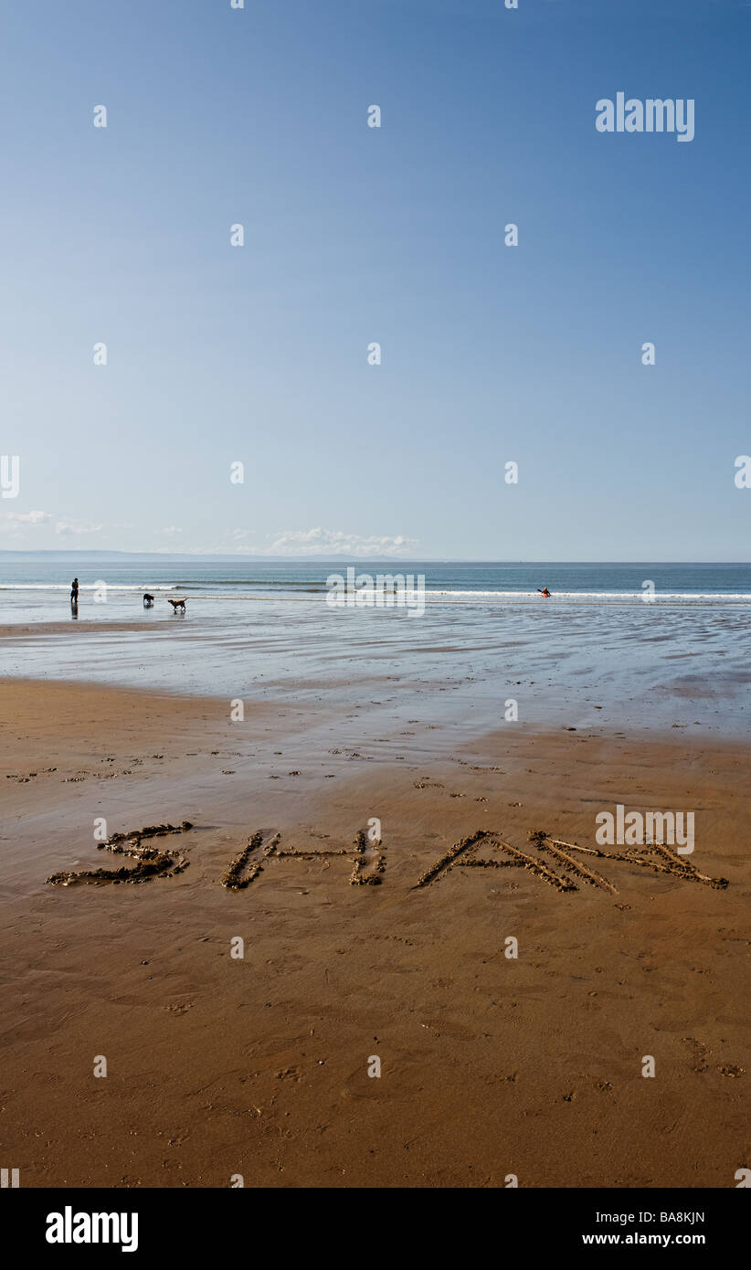 Einen Namen in den Sand Zerkratzt am Strand von Ogmore in Wales. Foto von Gordon Scammell Stockfoto