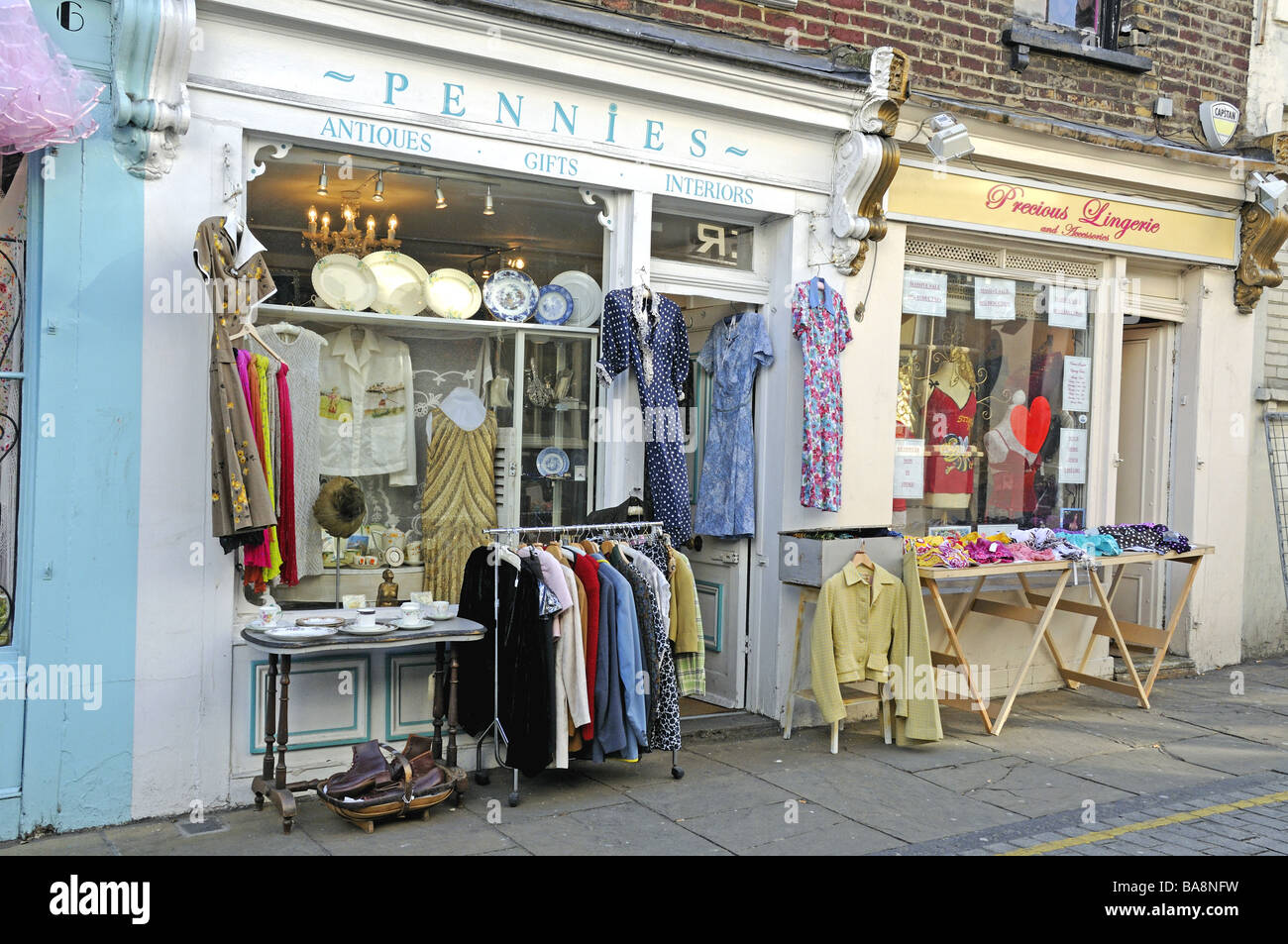 Vintage-Kleidung Shop Camden Passage Islington London England UK Stockfoto