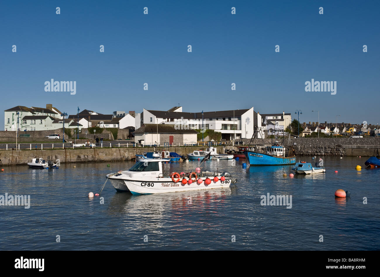 Boote im Hafen von Porthcawl in Wales.  Foto von Gordon Scammell Stockfoto