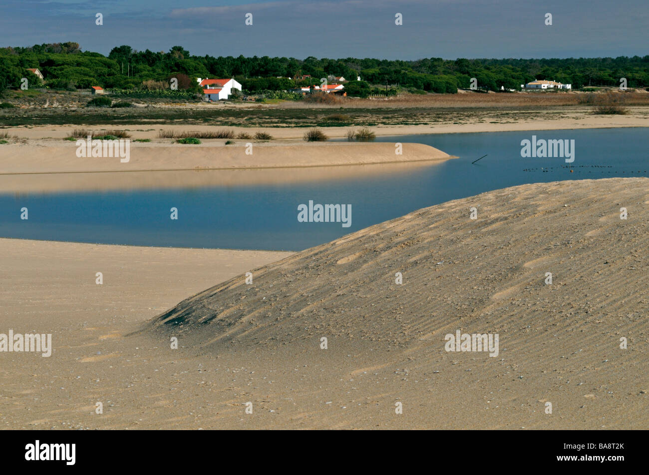 Dünen und Lagune am Strand Praia de Melides Stockfoto